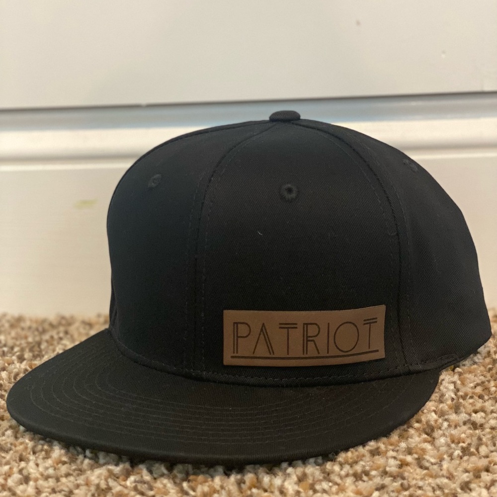 Mens snapback black hat, patriot leatherette patch